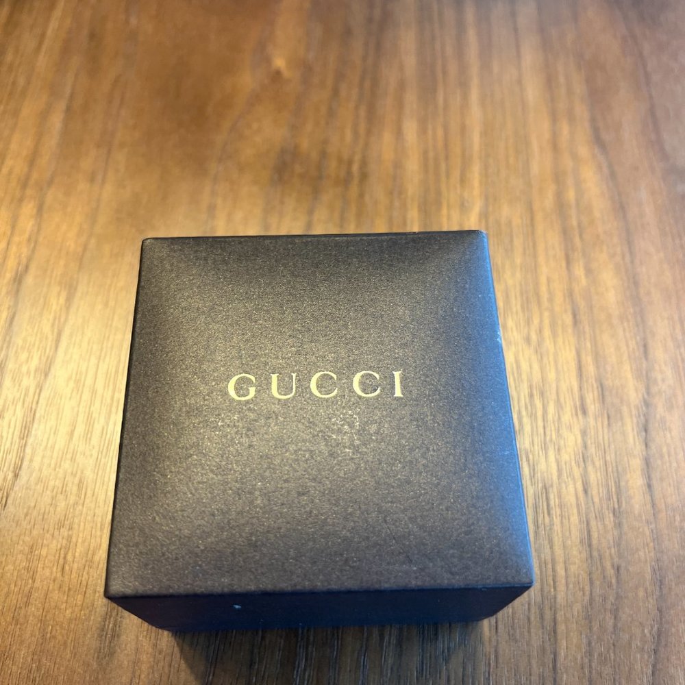 GUCCI 18K WHITE GOLD ICON GG CUTOUT BAND RING - Picture 10 of 10